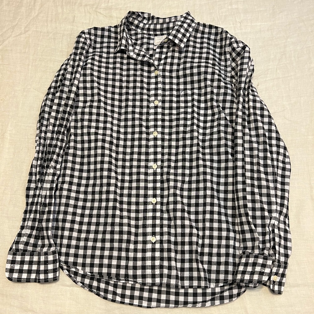 GAP Fitted Boyfriend Button Down Shirt